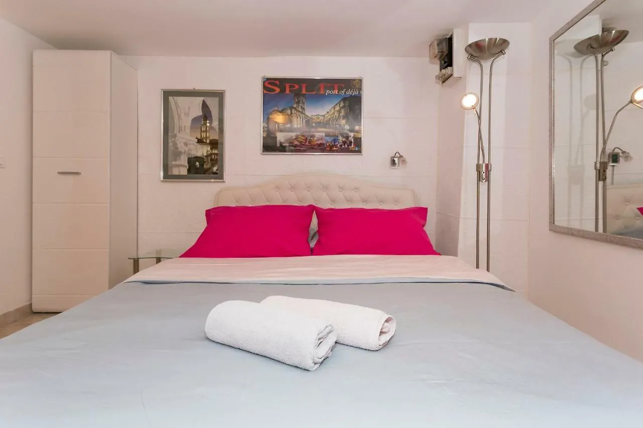 Studio Varos Split 0*,  Croatia